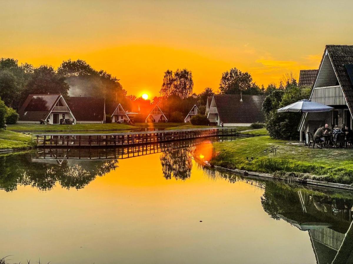 Villa De Waterlelie Gezellig En Sfeervol Aan Het Water Gramsbergen Exterior foto