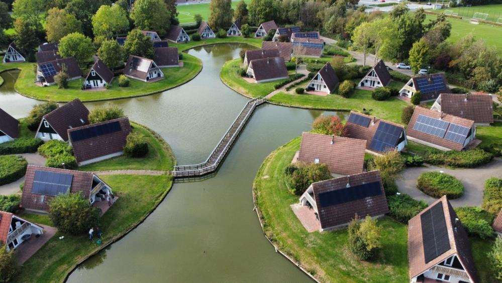 Villa De Waterlelie Gezellig En Sfeervol Aan Het Water Gramsbergen Exterior foto